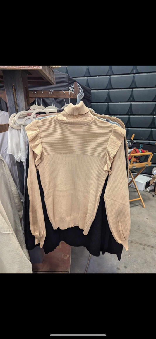 RUFFLE SHOULDER SWEATER